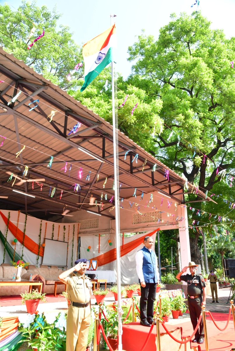 <a href="/GlidersL/">GLIDERS INDIA LIMITED, DPSU,MINISTRY OF DEFENCE</a> Proud to celebrate Independence Day 🇮🇳 with the teamOPF,a unit of GIL. GM Mr B.L. Meena hoisted the national flag, inspiring the team. Officers, staff, and employees were honored for their hard work, &amp; Prayas Gliders Welfare Foundation recognized meritorious daughters of members.