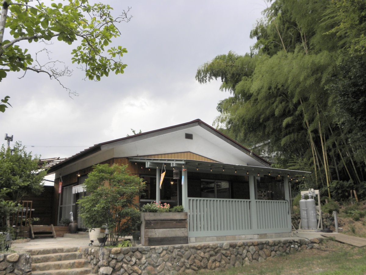 PHOTOKEIYA's tweet photo. #飯能 の カレー店 #タットゥカダ が、キッチンカーだけでなく実店舗を構えた！
お盆の帰省ついでに寄らせてもらい、ついでに #オールドコンデジ 撮り比べ
#NIKONP90 仕上がりViなのに薄っすい
#LEICA #DLUX1 一番古いのに一番まとも
#konicaminolta #DiMAGEA2 マイナス補正してるのに白飛び https://t.co/iKxbpXS7zb