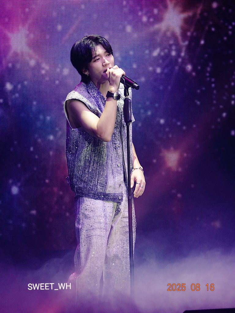 lucyzzanglive's tweet photo. 250816
남우현첫콘
#TREEHIGHSCHOOL
노래할때 젤루 멋져🎤🎵🎶 https://t.co/zVKqEgVqcu