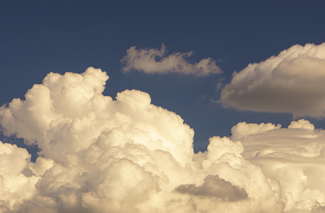 graphics29871's tweet photo. お盆休み中、昼下がりの南の空。
まさに真夏の空と雲、暑い☀️☀️

#雲 #空 #青空 #晴天 #夏空 #8月 #夏休み #風景写真
#Sky #photo_map https://t.co/wnUdCHNDEY