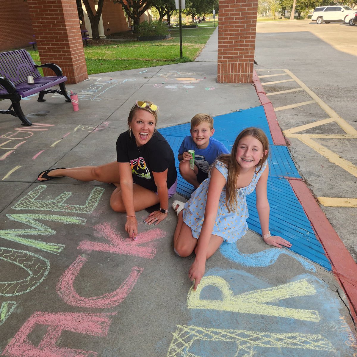 MaplebrookPto's tweet photo. ✨🎨 Chalk the Walk was a blast! Thank you to everyone who came out to fill our sidewalks with color, smiles, and encouragement for the first day back. 💙🐾 We love our Maplebrook family! #ChalkTheWalk #BackToSchool https://t.co/9qzFpxqnHM