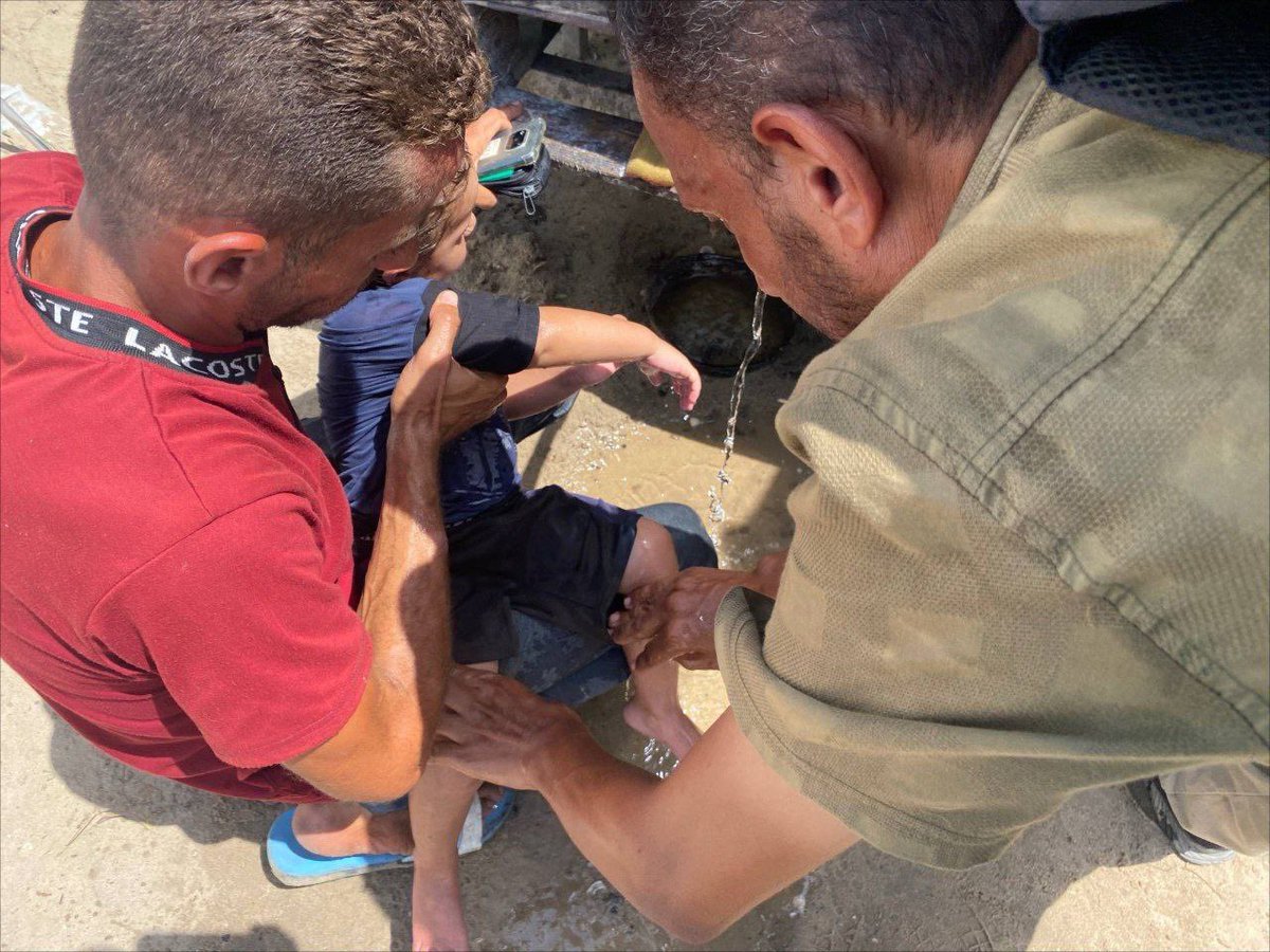 Civil Defense ambulance teams treat over 10 adults &amp; children from tents in Khan Younis camps, suffering from heat stroke &amp; exhaustion