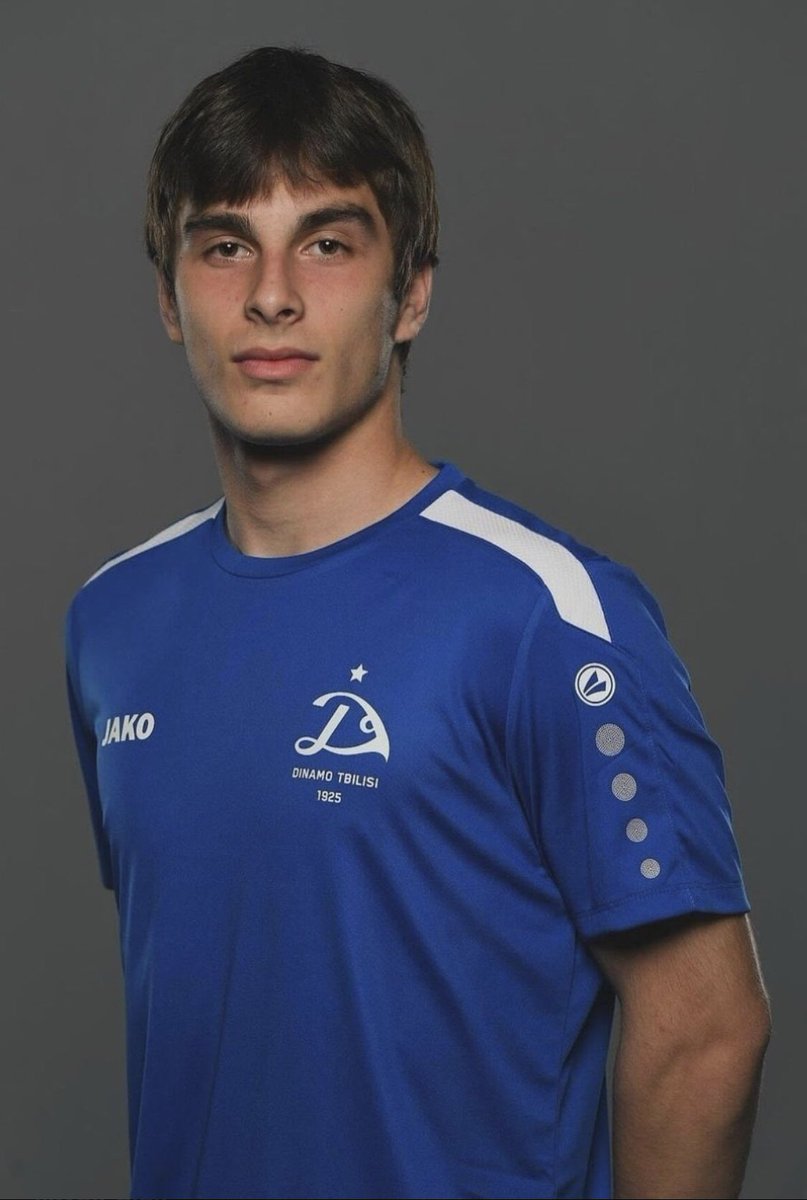 🇬🇪 Saba Kharebashvili – Défenseur gauche et droit au Dinamo Tbilisi :
44 matchs, 0 but, 5 passes décisives depuis ses débuts professionnels, un pilier aussi bien en club qu’en sélection. #TeamSaba #Kharebashvili
