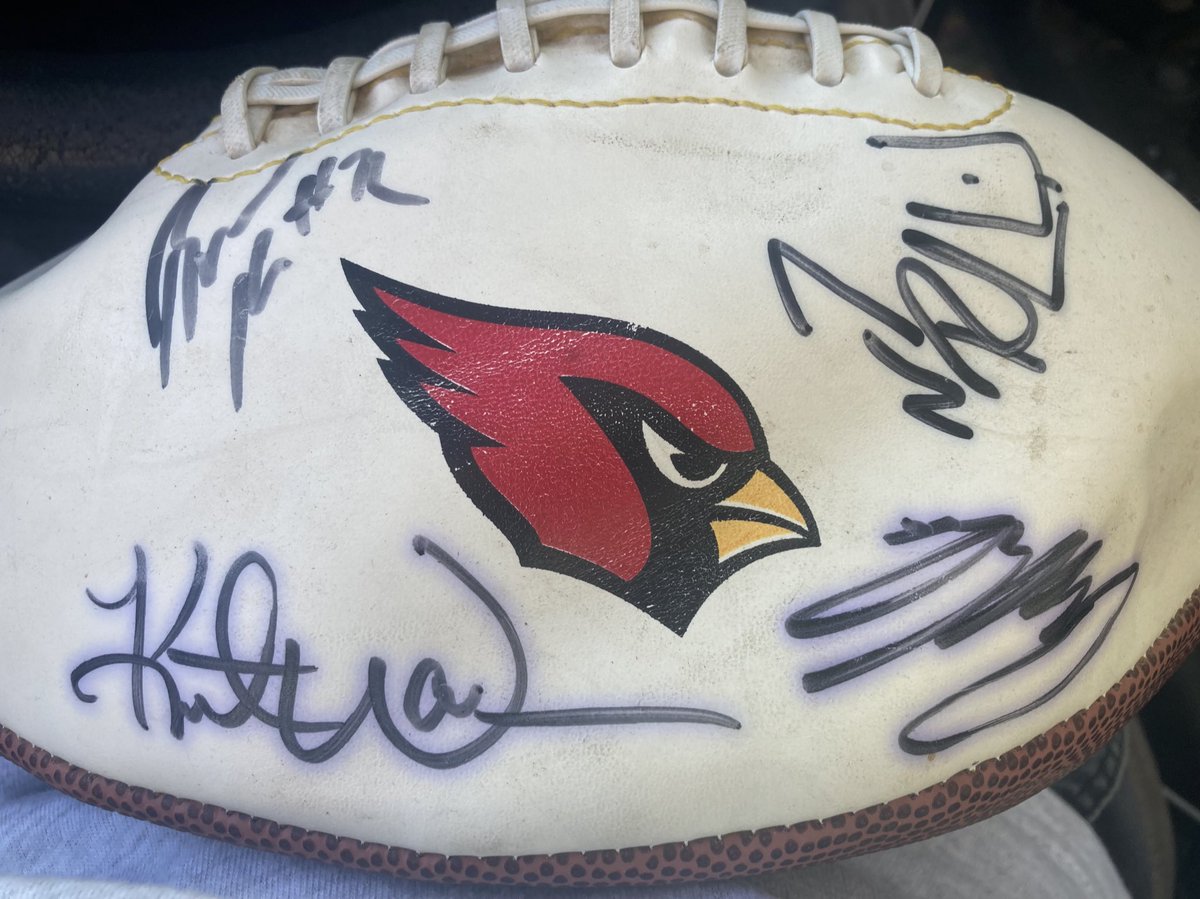 PeterMetrakos's tweet photo. Yard sale find $2. Signature help and do they look authentic?  Kurt Warner maybe..? 
@CardPurchaser 
@AZCardinals https://t.co/tsJXtpkRXX