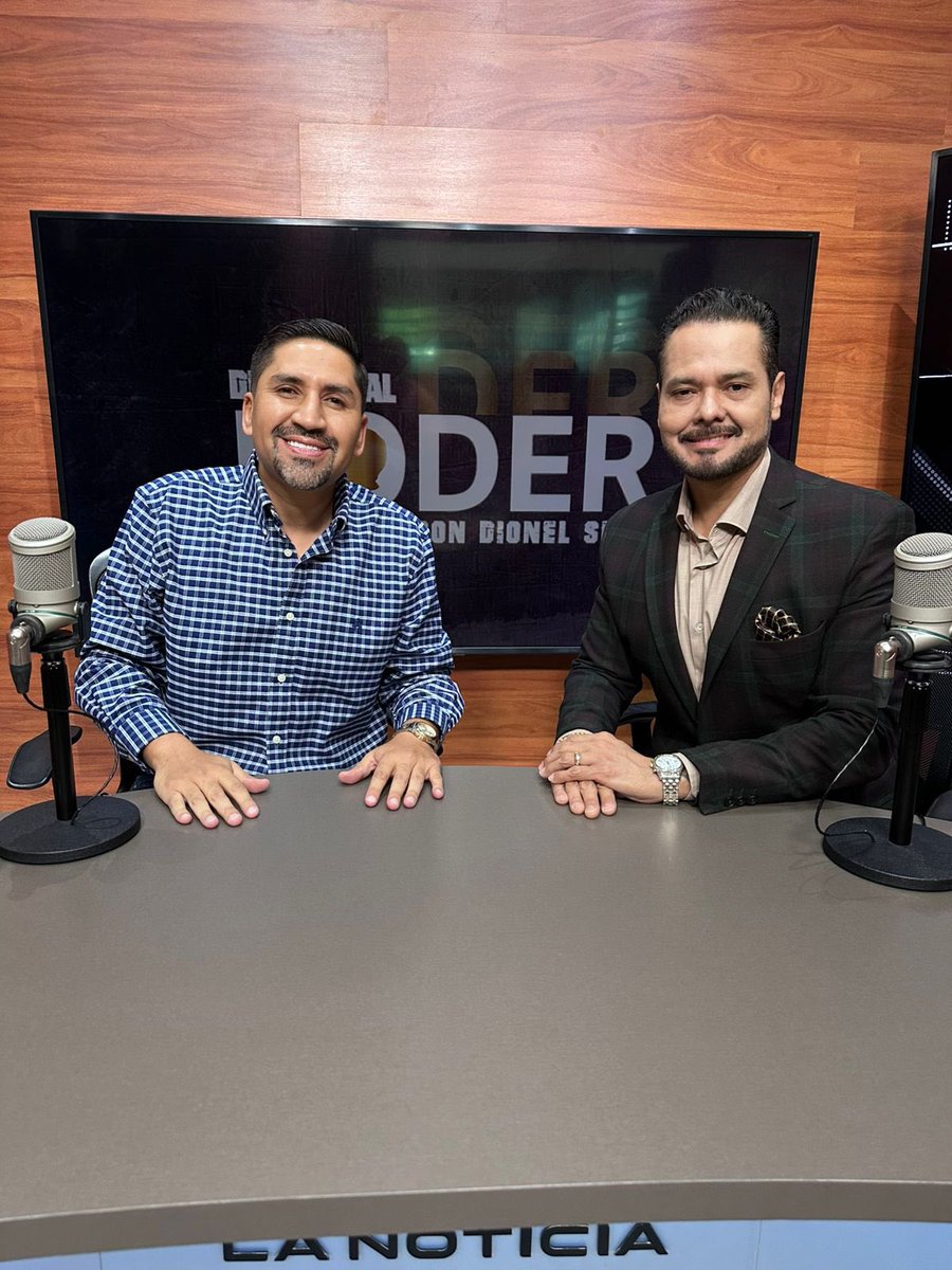 Viva la Noticia Durango (@vivalanoticiadg) on Twitter photo El día de hoy en #DeCaraalPoder con <a href="/dionelsena/">Dionel Sena</a> 🎙️, nos acompaña como nuestro segundo invitado <a href="/FerRochaDgo/">Fernando Rocha Amaro</a> , Diputado Federal.
📲Sigue la transmisión en vivo de la entrevista en nuestra página de Facebook.
#VivaLaNoticia 🔰 El día de hoy en #DeCaraalPoder con <a href="/dionelsena/">Dionel Sena</a> 🎙️, nos acompaña como nuestro segundo invitado <a href="/FerRochaDgo/">Fernando Rocha Amaro</a> , Diputado Federal.
📲Sigue la transmisión en vivo de la entrevista en nuestra página de Facebook.
#VivaLaNoticia 🔰