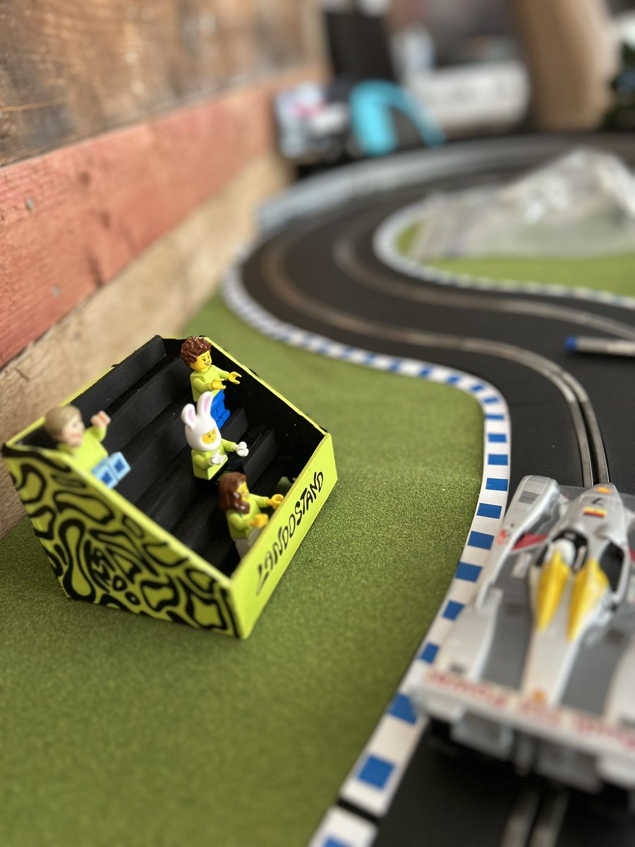 Added a Landostand to my garage slot car track