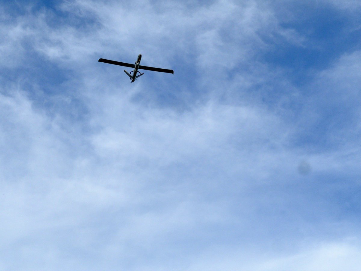 FuerzaAereaCol's tweet photo. Desde el Oriente colombiano, nuestras aeronaves Hermes 450 fortalecen la vigilancia y protección del medio ambiente y la defensa nacional.
➡️ https://t.co/GmjZqpNrkI
#GAORI
#SiempreFirmes
#HonorEsServir https://t.co/G6qsYp6bqc