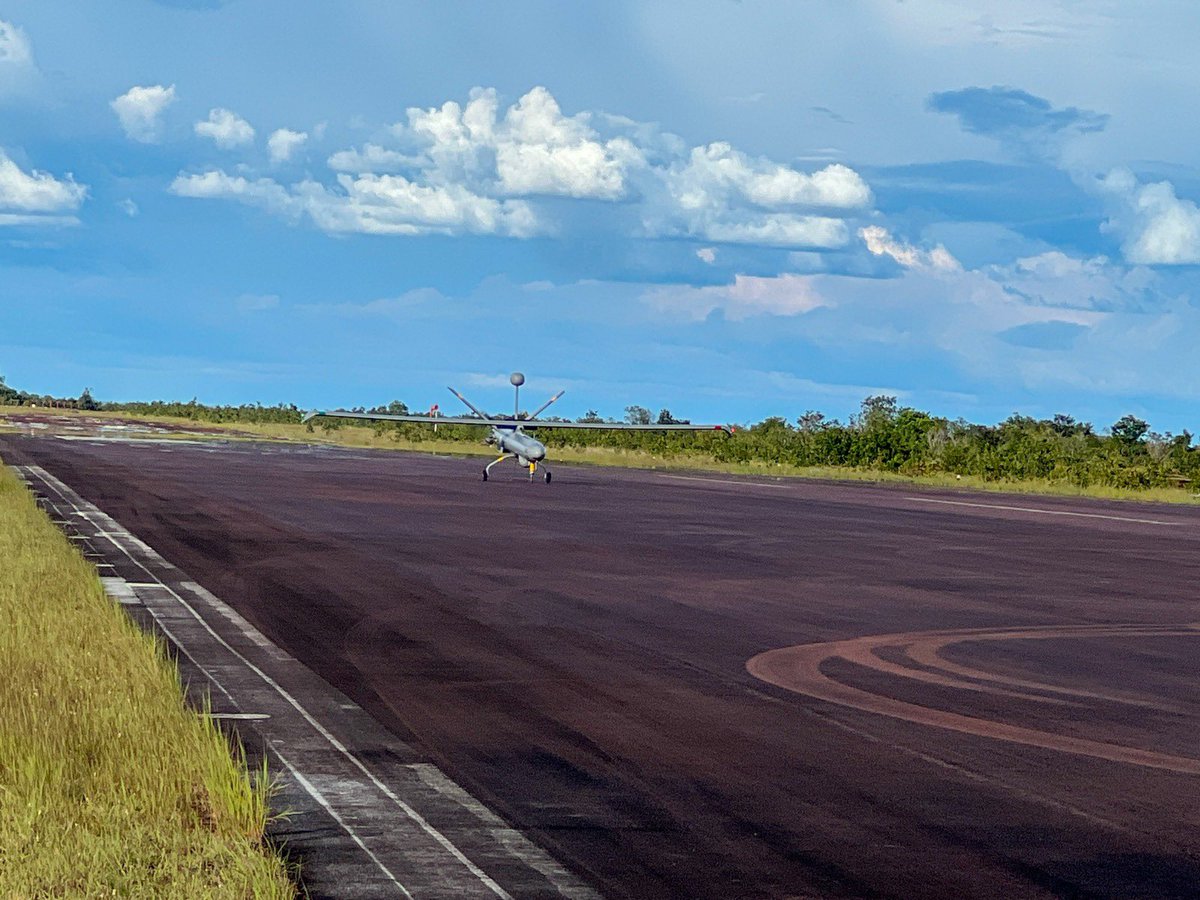 FuerzaAereaCol's tweet photo. Desde el Oriente colombiano, nuestras aeronaves Hermes 450 fortalecen la vigilancia y protección del medio ambiente y la defensa nacional.
➡️ https://t.co/GmjZqpNrkI
#GAORI
#SiempreFirmes
#HonorEsServir https://t.co/G6qsYp6bqc