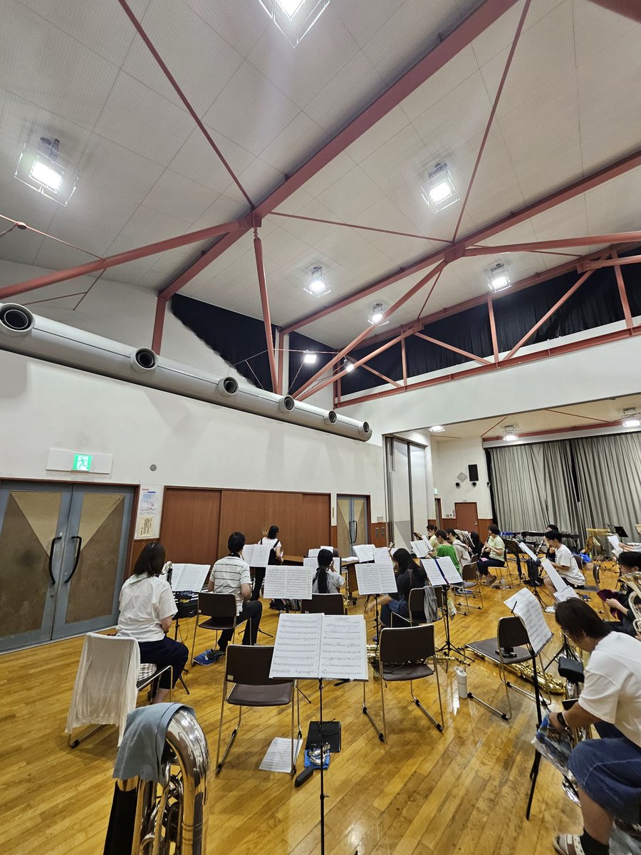 こんばんは🌛
本日は鶴巻公民館での練習です！

先週はコンクールでしたが銅賞という結果になりました。応援頂きました皆様、誠にありがとうございました🙇‍♀️

今週よりウィンターチャリティーコンサートの練習にシフトです🥸
コンクールの経験を繋げられるよう頑張りましょう！！💪