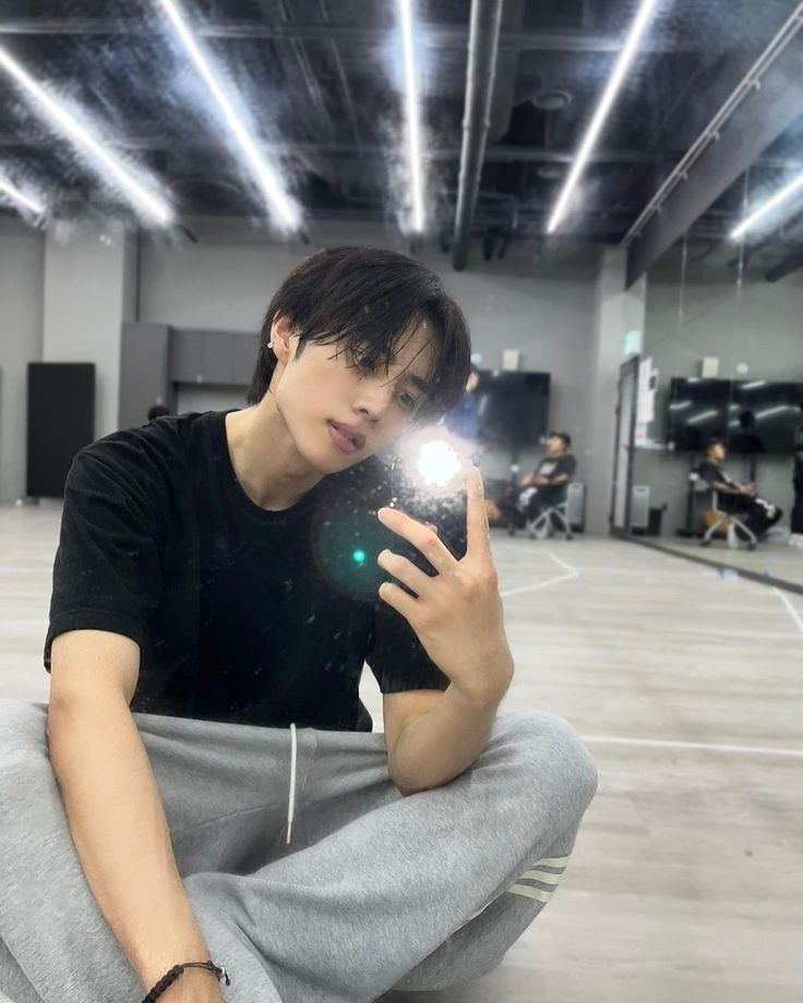 wooyage's tweet photo. ⠀
⠀
[ 💬 #VOYZ_AGAM ]
͜✦ dear NAVIGATORS
⠀
💌 Kelar buang keringat, waktunya pulang ke rumah. Napi! Maap Navi jangan lupa istirahat di rumah ya. Yang jomblo-jomblo aja, bahahahaha. Selamat istirahat~ jangan lupa nonton timnas senin nanti~ #Can_We_Luv
⠀
⠀ https://t.co/9HZ4tCm3o2