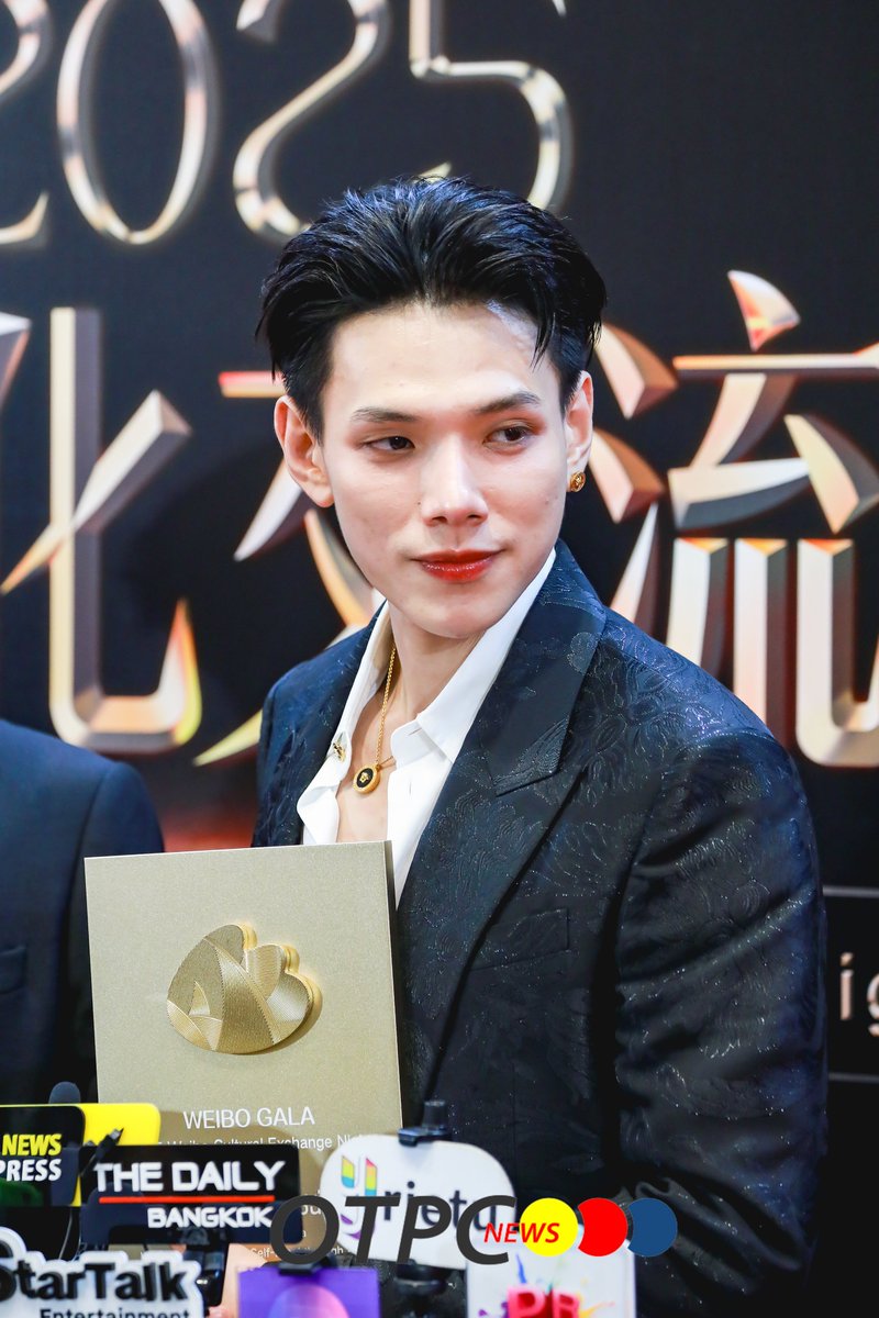 "ต้าห์อู๋ พิทยา" คว้ารางวัล "Weibo Thailand Most Self-Breakthrough Artist" ในงาน Weibo Cultural Exchange Night 2025

OUROAD CulturalExchange

#ต้าห์อู๋ #oueiija #Daou
#WeiboGalaxDaouOffroad
#daouoffroad #ต้าห์อู๋ออฟโรด
#WeiboCulturalExchangeNight2025
#WeiboGala2025