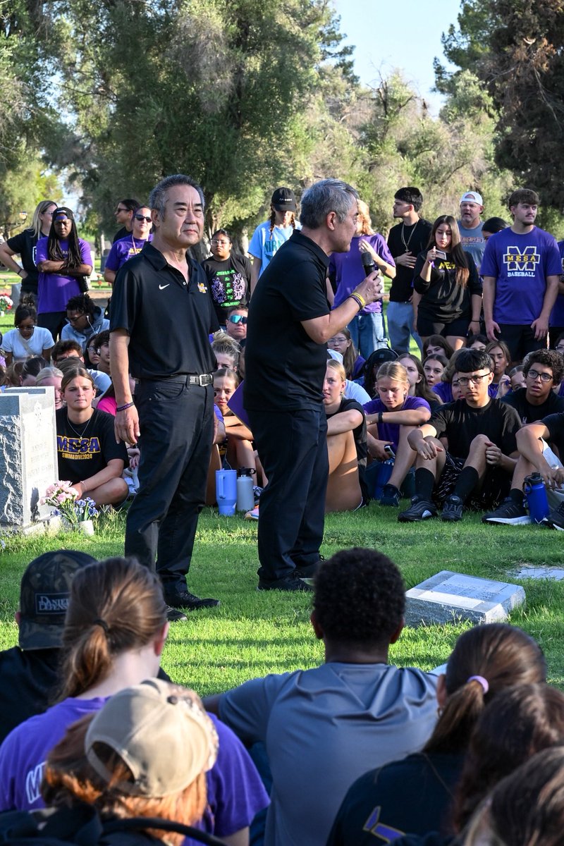 This morning, Mesa High Jackrabbits gave back at the City of Mesa Cemetery — cleaning headstones, pulling weeds &amp; honoring tradition. The day ended at Zedo Ishikawa’s gravestone, hearing the story behind their words: Carry On. 💜💛🐇