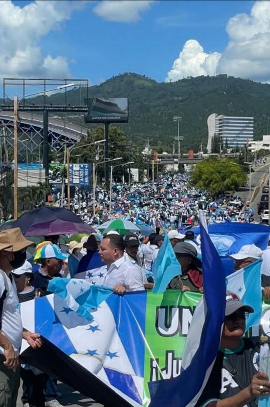 Sin gastar fondos del estado
Sin amenazas de despido
Honduras se levanta
#MarchaPorHonduras #OrandoPorHonduras