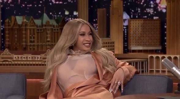 She used to have hair down to her ass and now her ponytail resembles the tail of a mf bunny rabbit I’m having an amazing Saturday ✨