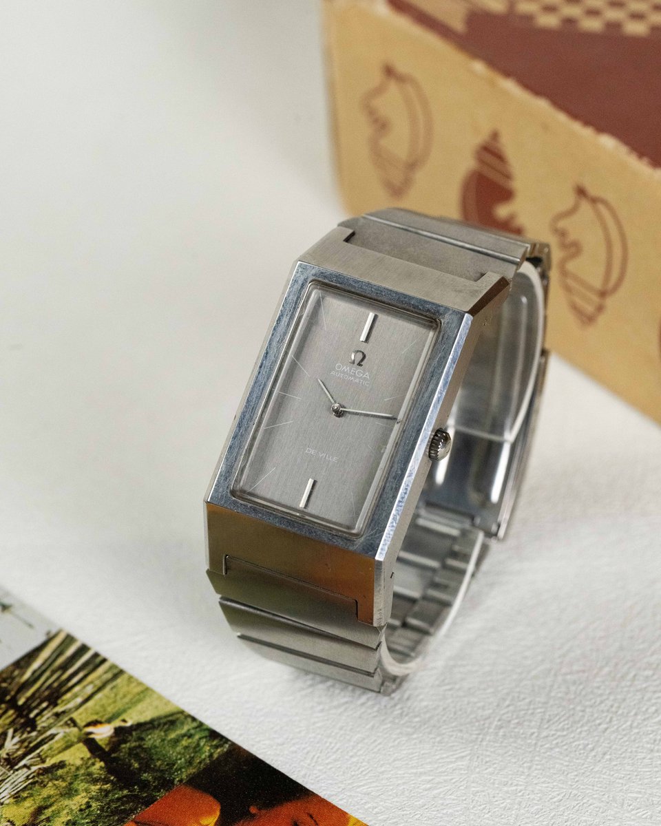 arrowsvintage's tweet photo. Nicknamed the “Deauville,” this Omega De Ville is defined by its bold rectangular compressor case. Powered by an automatic movement and paired with an almost Brutalist inspired Omega bracelet, it’s a sharp slice of 1970s design. Available now. https://t.co/WtwwNKzZMy