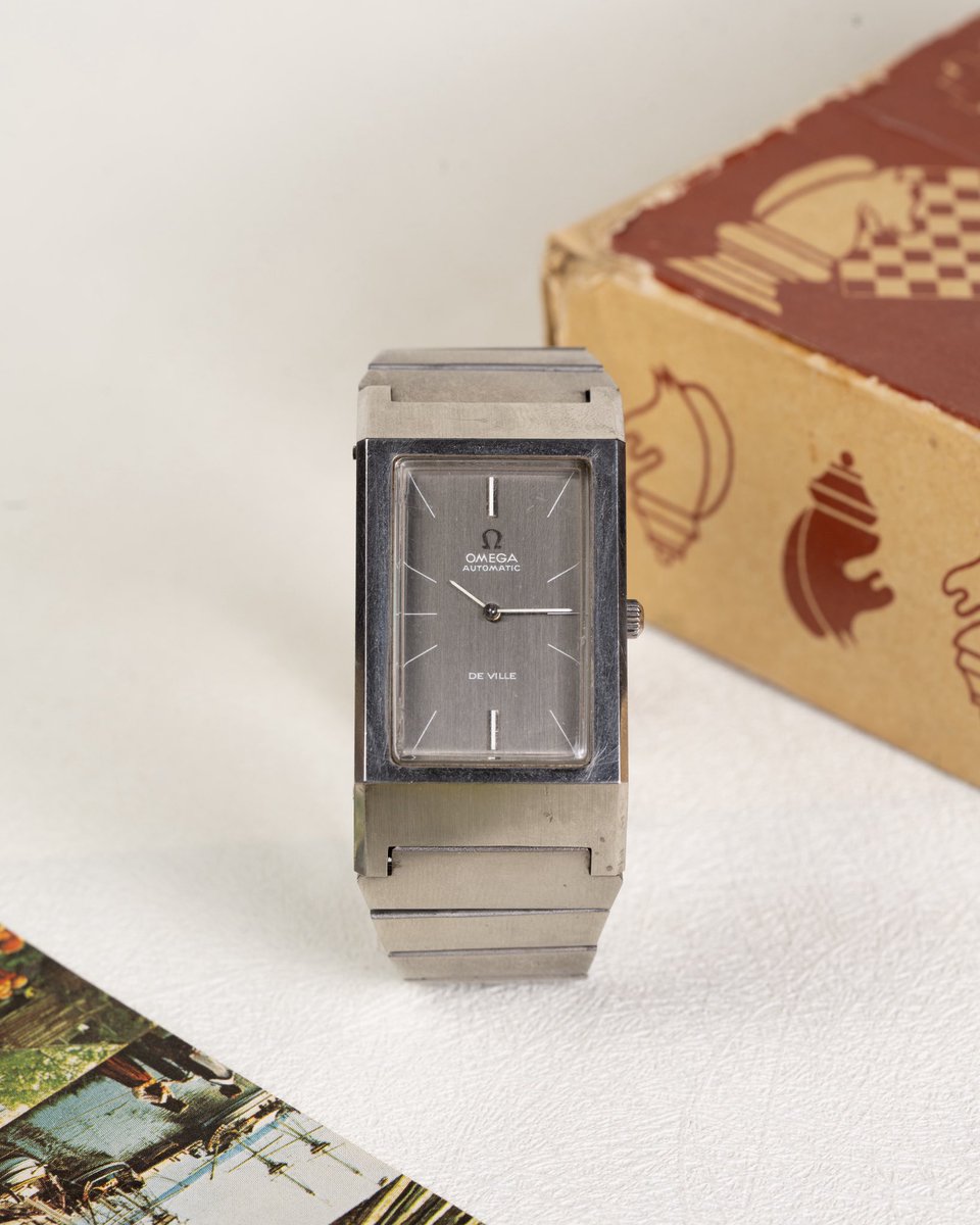 arrowsvintage's tweet photo. Nicknamed the “Deauville,” this Omega De Ville is defined by its bold rectangular compressor case. Powered by an automatic movement and paired with an almost Brutalist inspired Omega bracelet, it’s a sharp slice of 1970s design. Available now. https://t.co/WtwwNKzZMy
