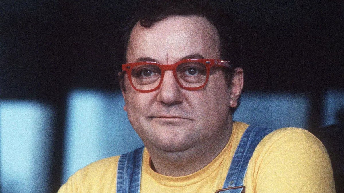 3- "La différence qu'il y a entre les oiseaux et les hommes politiques, c'est que de temps en temps les oiseaux s'arrêtent de voler ! "
- Coluche -