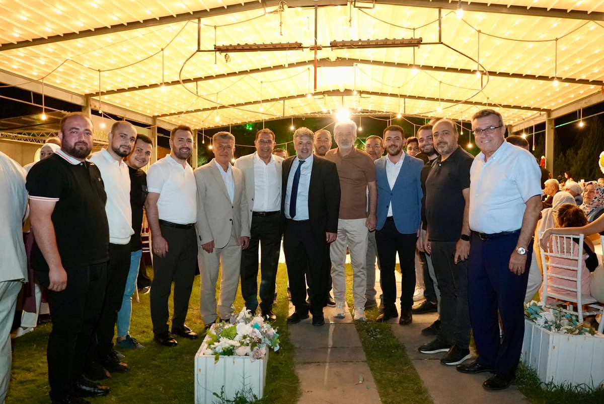 İl Başkanımız Süleyman Turgut, önceki dönem İl Teşkilat Başkanımız Zafer İkinci’nin oğlu Haluk Emre ile Hatice Kevser kardeşimizin nikâh merasimine katılım sağladı.

Genç çiftimize bir ömür boyu mutluluk diliyoruz.