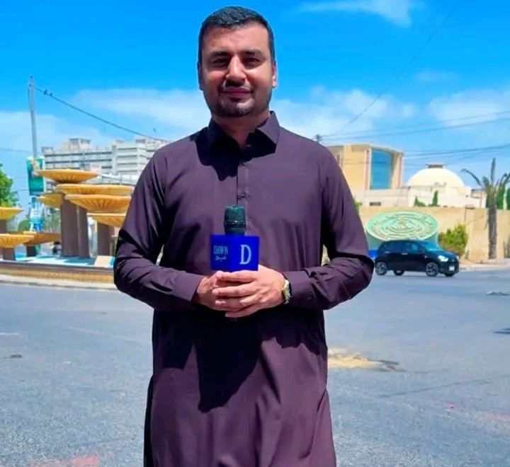 ڈان ٹی وی کراچی سے وابستہ خاور حسین کو ان کی گاڑی کے اندر گولیاں مار کر بے دردی سے قتل کر دیا گیا 
تصاویر اور وڈیو شیئر نہیں کر سکتا 😭