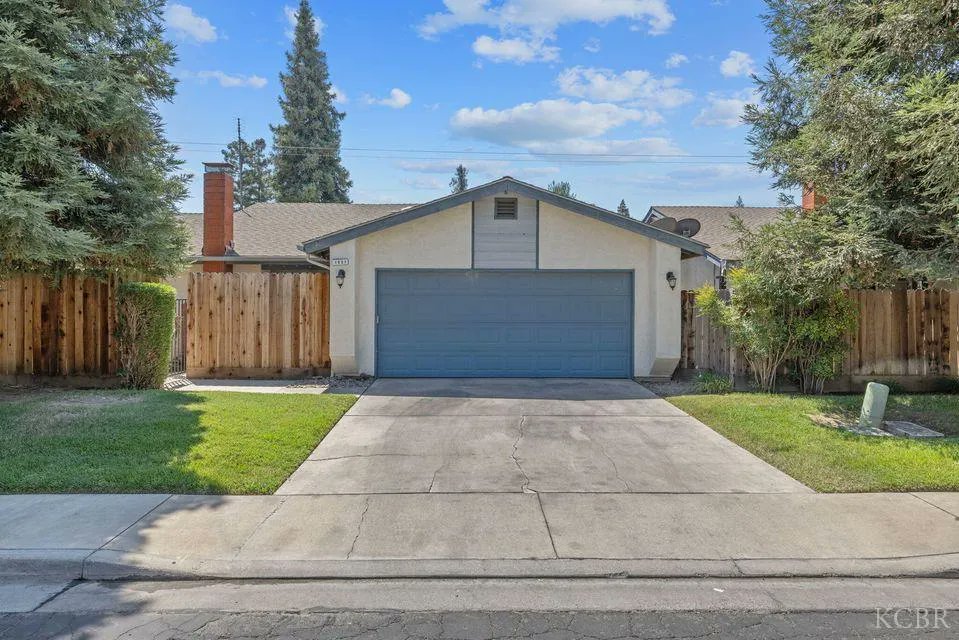 SusanKazarian's tweet photo. 1931 E Beech Avenue, Visalia, CA, 93292
3 bed | 2 bath 1375 Sq. Ft.
Active | 355000
https://t.co/DhezFRfIhh
This adorable cottage-style retreat is fully renovated and move-in ready. Welcome to this beautifully reimagined home where every detail has been thoughtfully updated to... https://t.co/zLC0Wpew7p