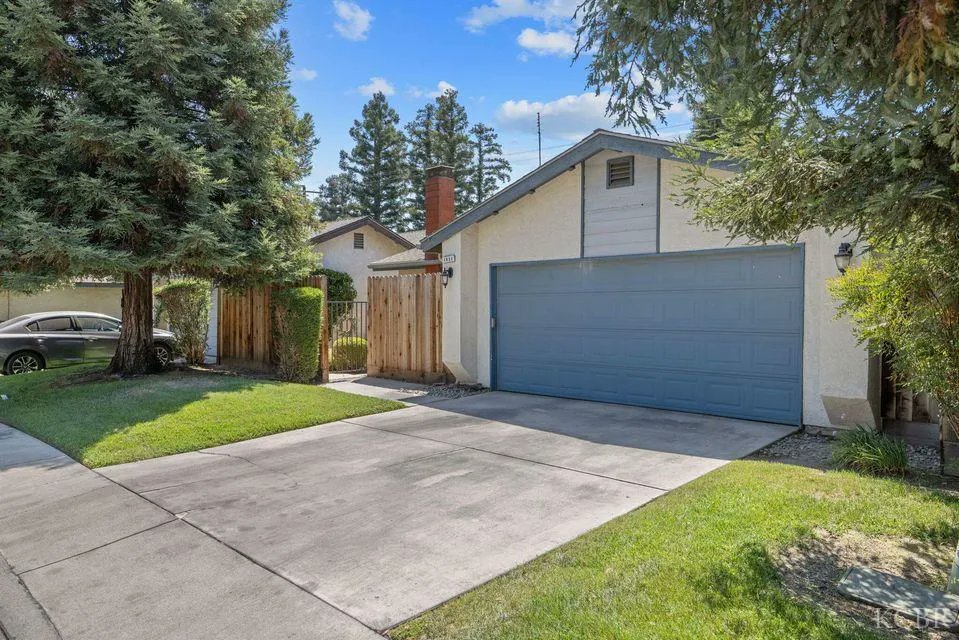 SusanKazarian's tweet photo. 1931 E Beech Avenue, Visalia, CA, 93292
3 bed | 2 bath 1375 Sq. Ft.
Active | 355000
https://t.co/DhezFRfIhh
This adorable cottage-style retreat is fully renovated and move-in ready. Welcome to this beautifully reimagined home where every detail has been thoughtfully updated to... https://t.co/zLC0Wpew7p