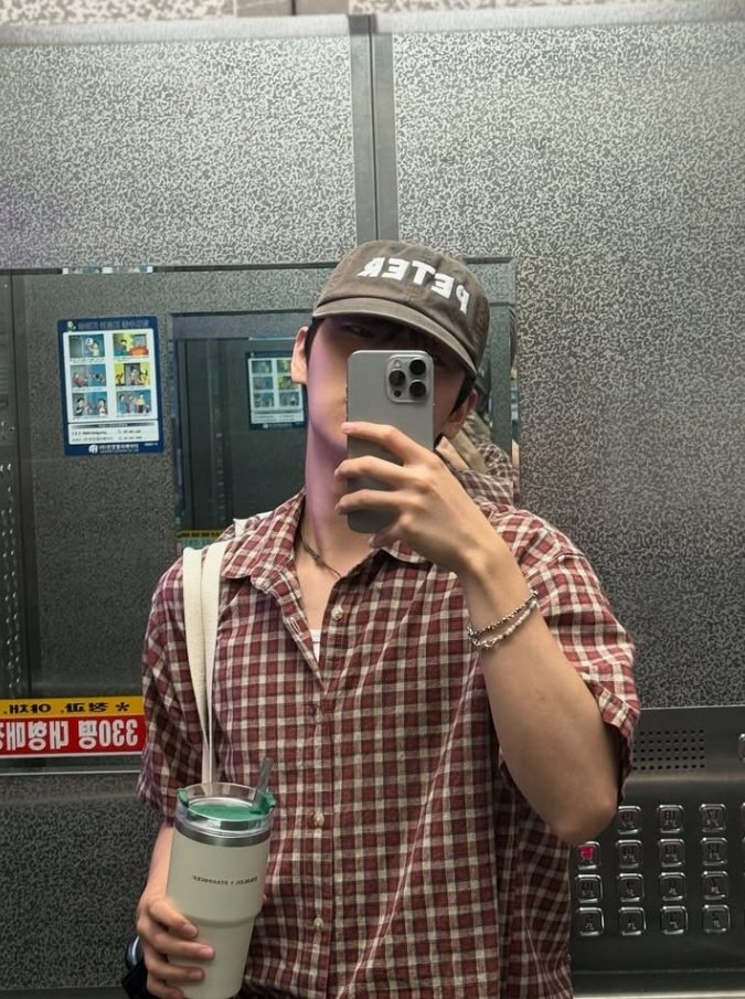 SARAkookhyunhwa's tweet photo. OOTD 🤎💜🩵
[ #KingmakerSelcaDay #KingmeSelcaDay #Kingdom #Mujin #Sungho #KoSungho ] https://t.co/BeF4kXa28K