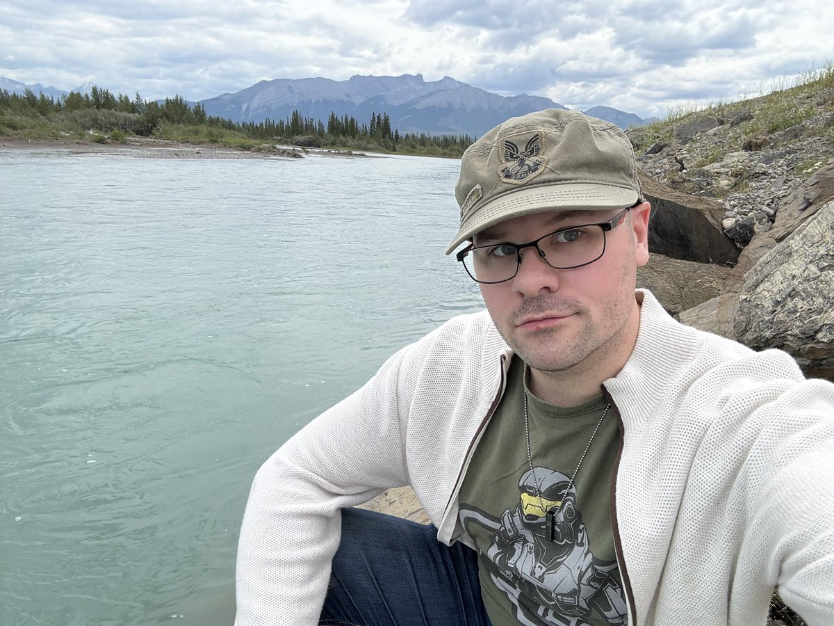 I was trying to find a cosplay selfie I took while in my armour from this year but apparently I haven’t done that in a while…😅