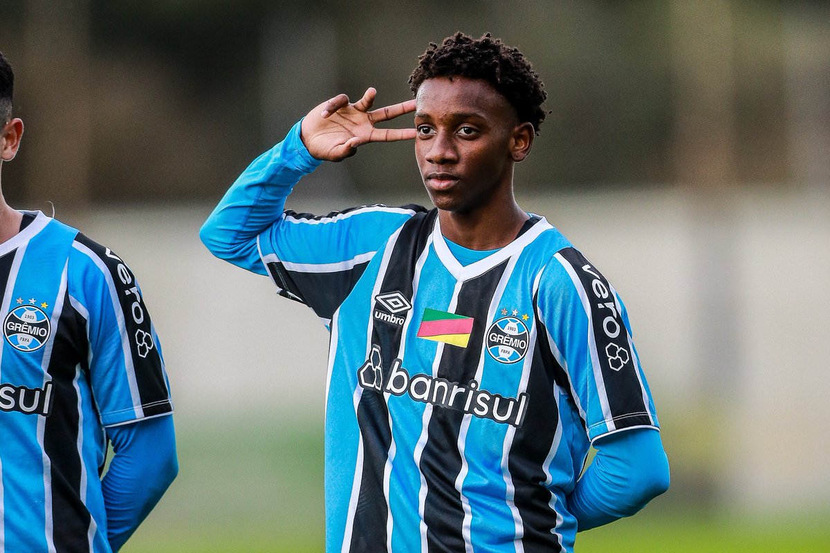 Target : 20 jeunes à suivre cette saison.

[THREAD]