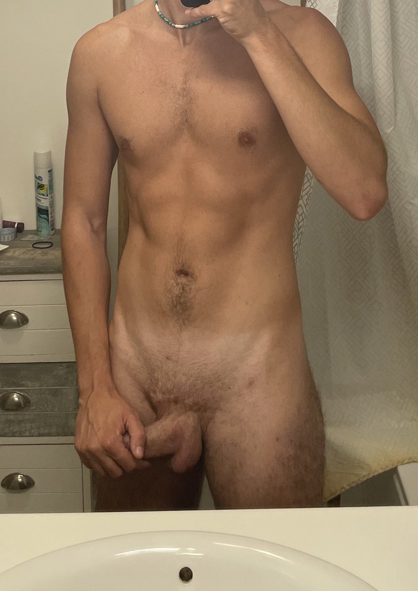Hot__guyy's tweet photo. J’enlève la main ? 
#maqueue #horny #chudai https://t.co/SK8Lb2dhha