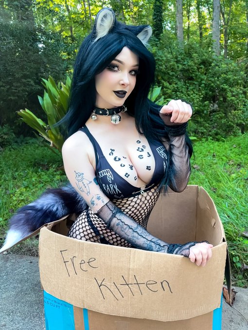 Say &ldquo;yes pls mommy&rdquo; if I can send goth nudies to ur dms? https://t.co/HcvojuvxMo