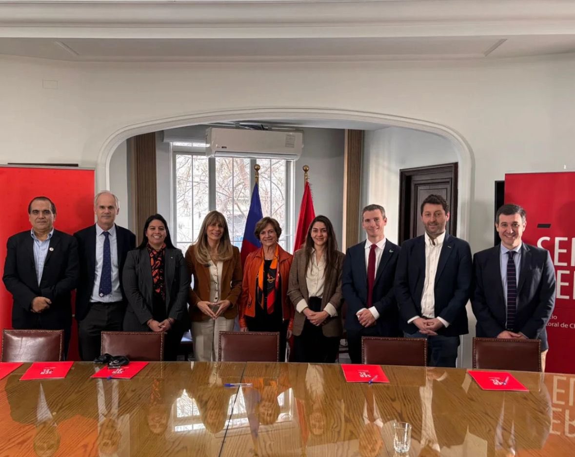 Hoy celebramos un gran paso: firmamos el pacto Chile Grande y Unido, que une a Chile Vamos con Demócratas. Con esta fuerza común iremos junto a Evelyn Matthei para ofrecerle a Chile un proyecto serio, amplio y de futuro🇨🇱✨