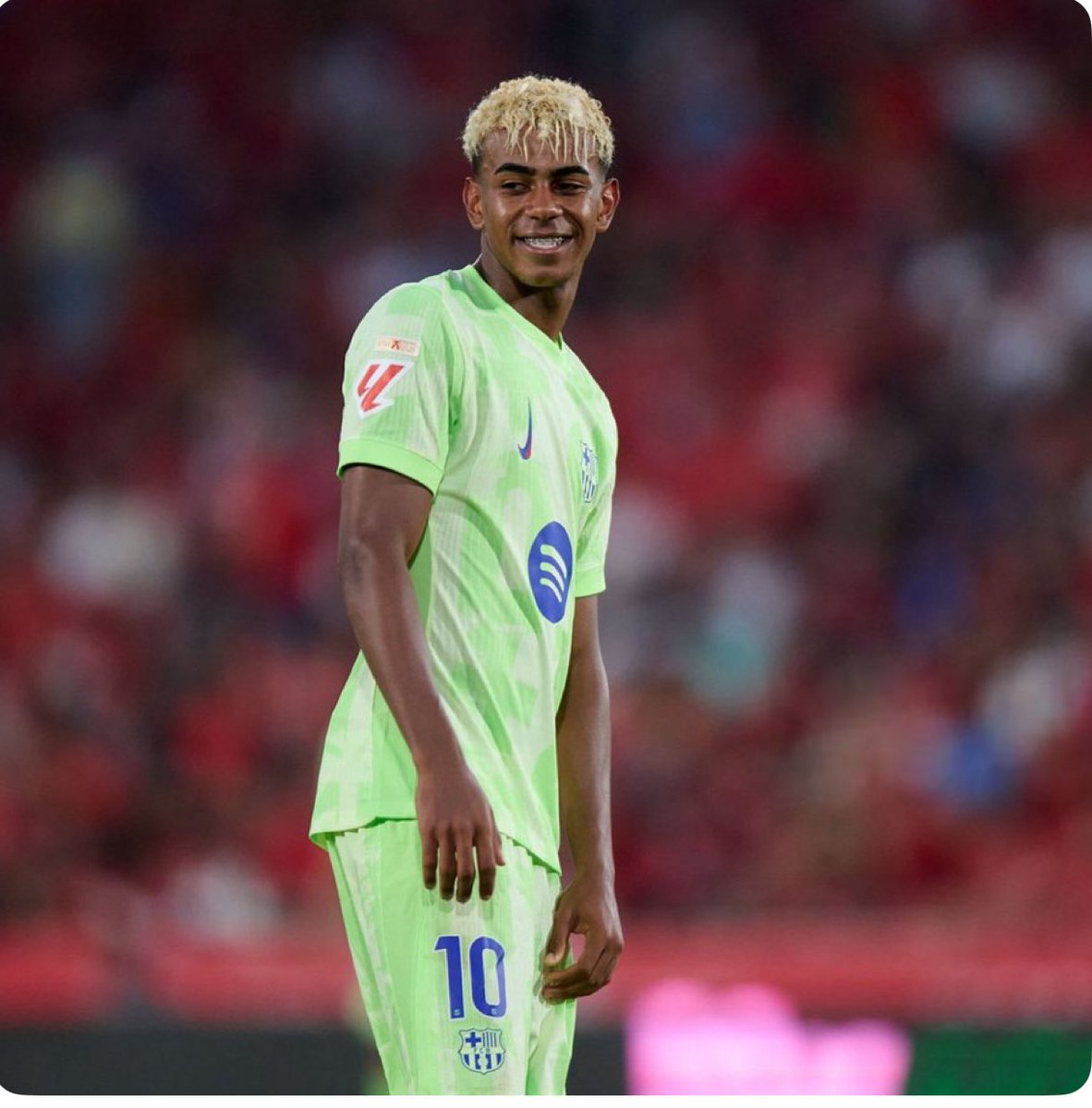 vvipsons's tweet photo. Which player in world football is better than Lamine Yamal? 🤔

‼️Lamine Yamal vs. Mallorca:

- MOTM
- 1 goal
- 1 assist
- 3 key passes
- 9 shots
- 6 dribbles
- 9 duels won
#fcbarcelona #laliga #laminyamal #yamal #mvp https://t.co/vUbVSjLMOg