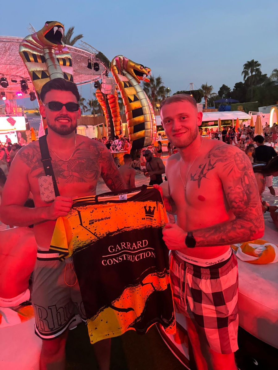 BN Dons👑 (@bn_dons) on Twitter photo We sent our home strip sponsor, GCon, on a trip to Ibiza as a thank you for his commitment🙌🏼
He said the man marking job he witnessed on this chunky young lady in VIP was outstanding, long story short, it’s pen to paper✍️
<a href="/Nicolasdarienz1/">Nicolas darienzo</a>, it was only a matter of time😮💨
#UTD👑 We sent our home strip sponsor, GCon, on a trip to Ibiza as a thank you for his commitment🙌🏼
He said the man marking job he witnessed on this chunky young lady in VIP was outstanding, long story short, it’s pen to paper✍️
<a href="/Nicolasdarienz1/">Nicolas darienzo</a>, it was only a matter of time😮💨
#UTD👑