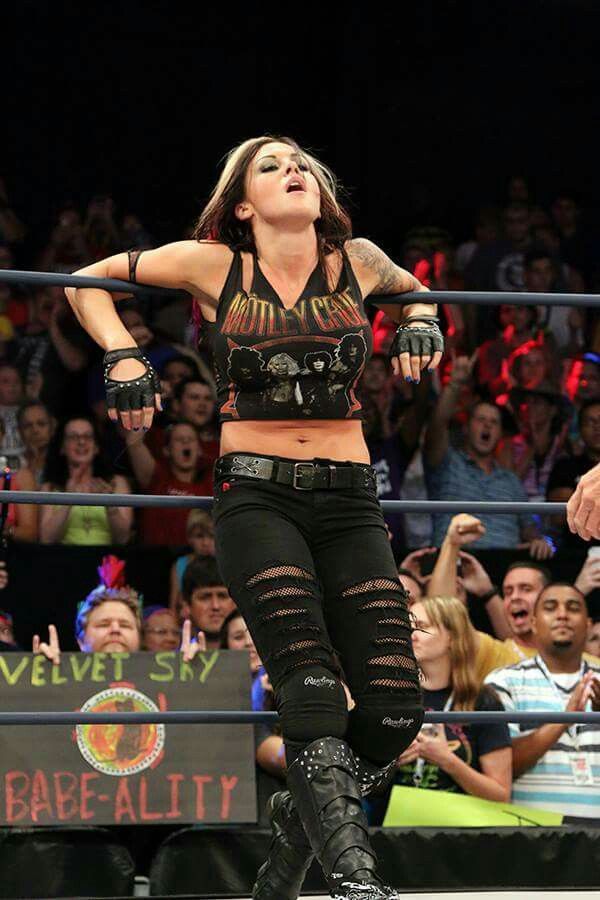 A quick breather mid-match never hurts.