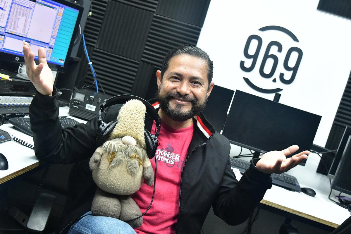 rsv969's tweet photo. Agradecemos tu sintonía en #ModoFinD.😎🎧
Sigue disfrutando de nuestra programación a través del 96.9 FM.📻
#RadioElSalvador #RumboAlCentenario https://t.co/oAW93OfMD1
