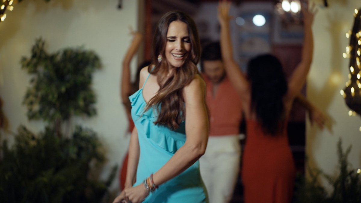 CanalSurMusica's tweet photo. Nuria Fergó se ha unido a La Casa de Andalucía con su actuación «Voy a ser feliz». 

🤩 ¡Y qué felices nosotros de poder contar con ella en este programa! 

📺 @canalsur 
🎙️@manuellombo 
📲 #CasaAndalucía https://t.co/ZQCow33k37