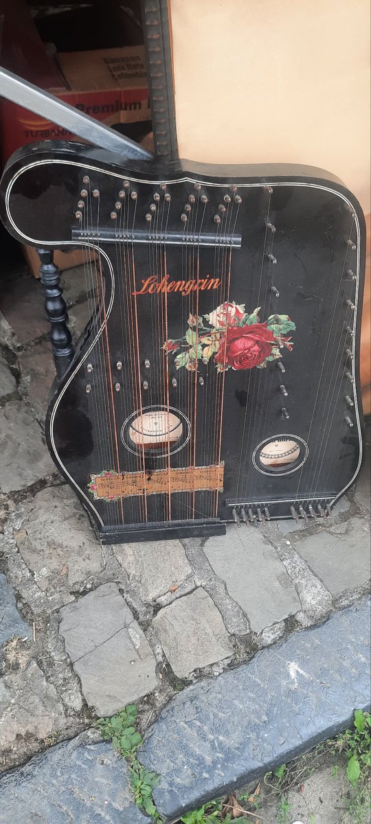 LBruinius's tweet photo. Vandaag de brocantemarkt in Temploux België bezocht. Weer leuke brocante ingekocht. Inmiddels weer thuis. #Temploux #brocantemarkt. https://t.co/0thMo525Ad