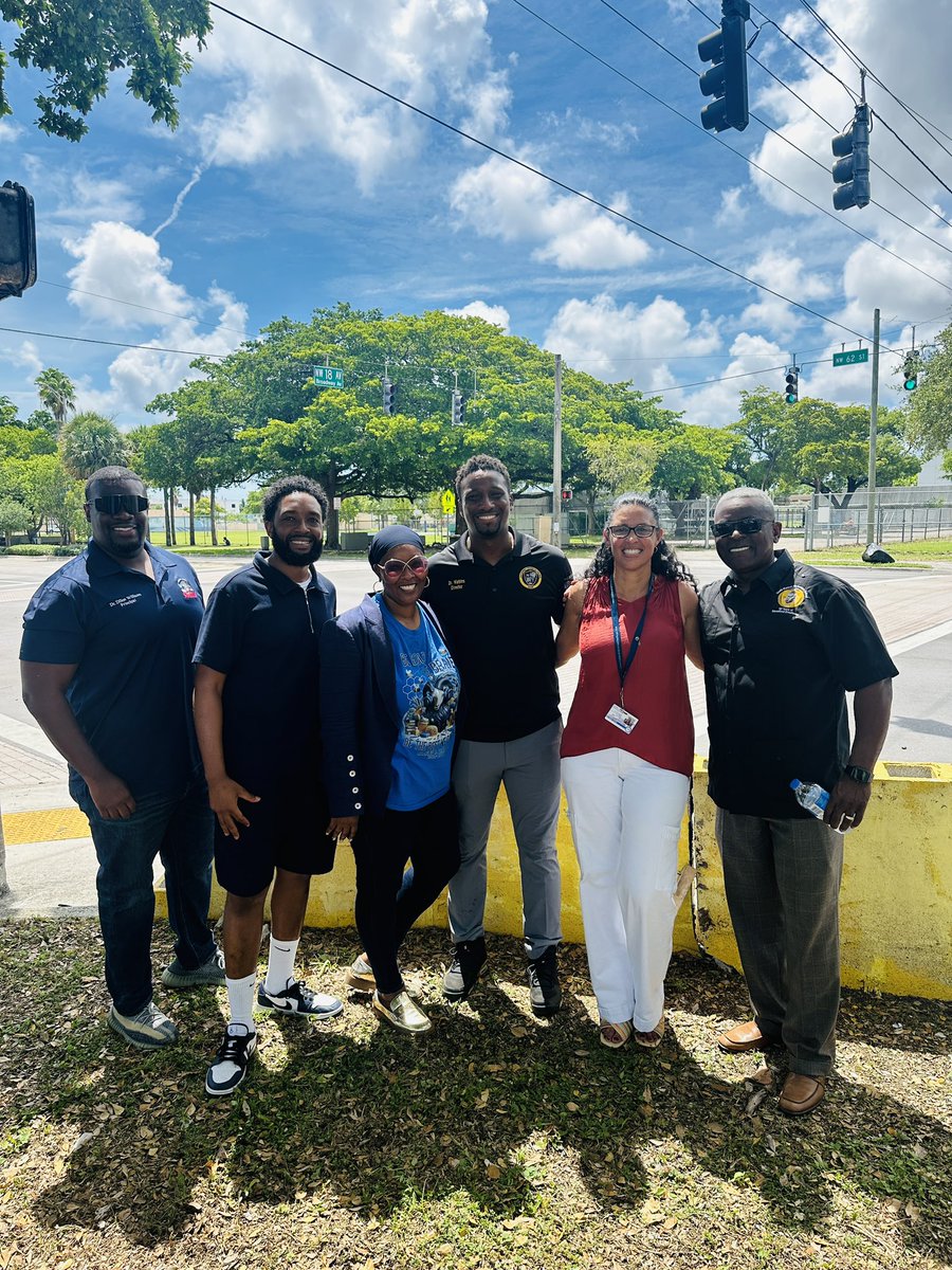 QuinteraParris's tweet photo. When community comes together, it’s a beautiful thing! Today we honored our beloved SBM @DrDBMindingall and the great programming that is happening at @DADorseyTC and @Baker_Aviation ! It was an honor to be present. Whether traditional or technical, MDCPS is your best choice!💯 https://t.co/nBzm0kmfBD