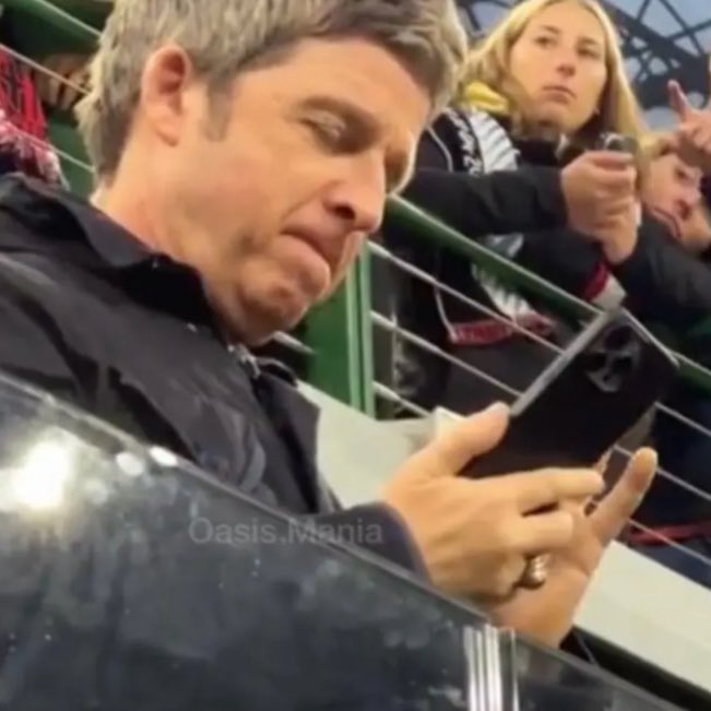 rkidharry's tweet image. L: MOONING NOELIN, what are you wearing tomorrow 
N: white shirt, why?
L: ill wear my white pants then BIBLICAL VIBRATIONS 4 DA NATIONS