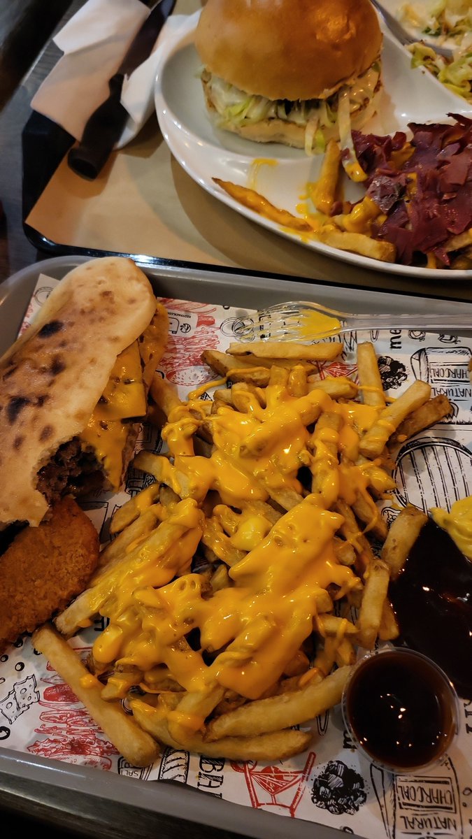 Non_Rayane's tweet photo. Après l'effort le réconfort 😋 https://t.co/kWKgnC4YMH