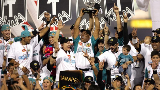 16 de agosto de 2010.- Por 2º año consecutivo, el equipo de béisbol Saraperos de #Saltillo se corona como campeón de la Liga Mexicana de Béisbol, tras vencer a los Pericos de Puebla 21 a 2. 
Los Saltillenses festejan con gran júbilo el bicampeonato.