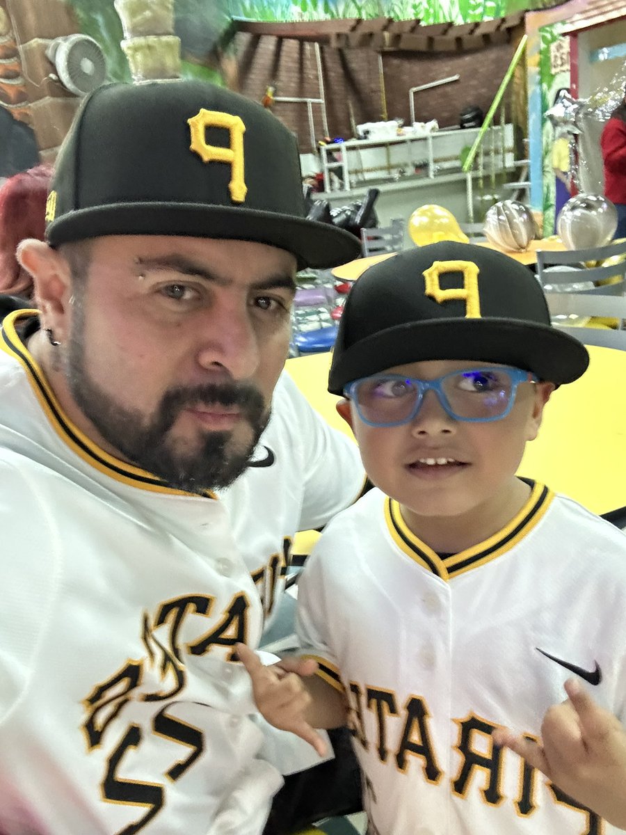 jorgeden's tweet photo. Saludos #LaCasaDelBeisbol @ImagenTVMex go pirates ⚾️☠️🏴‍☠️💛🖤 https://t.co/7I4RDKZbyN