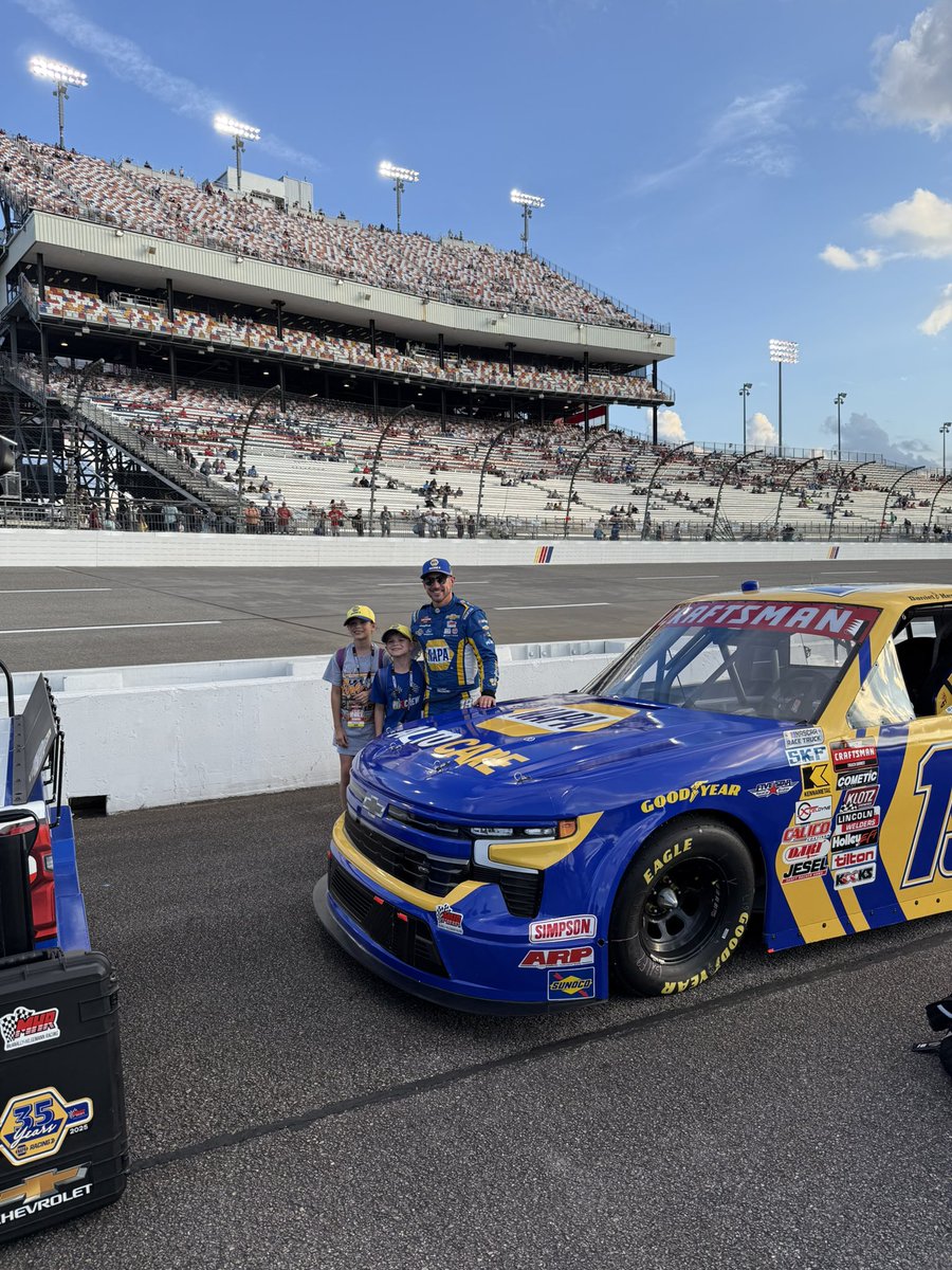 Sarah Weeks tweet media