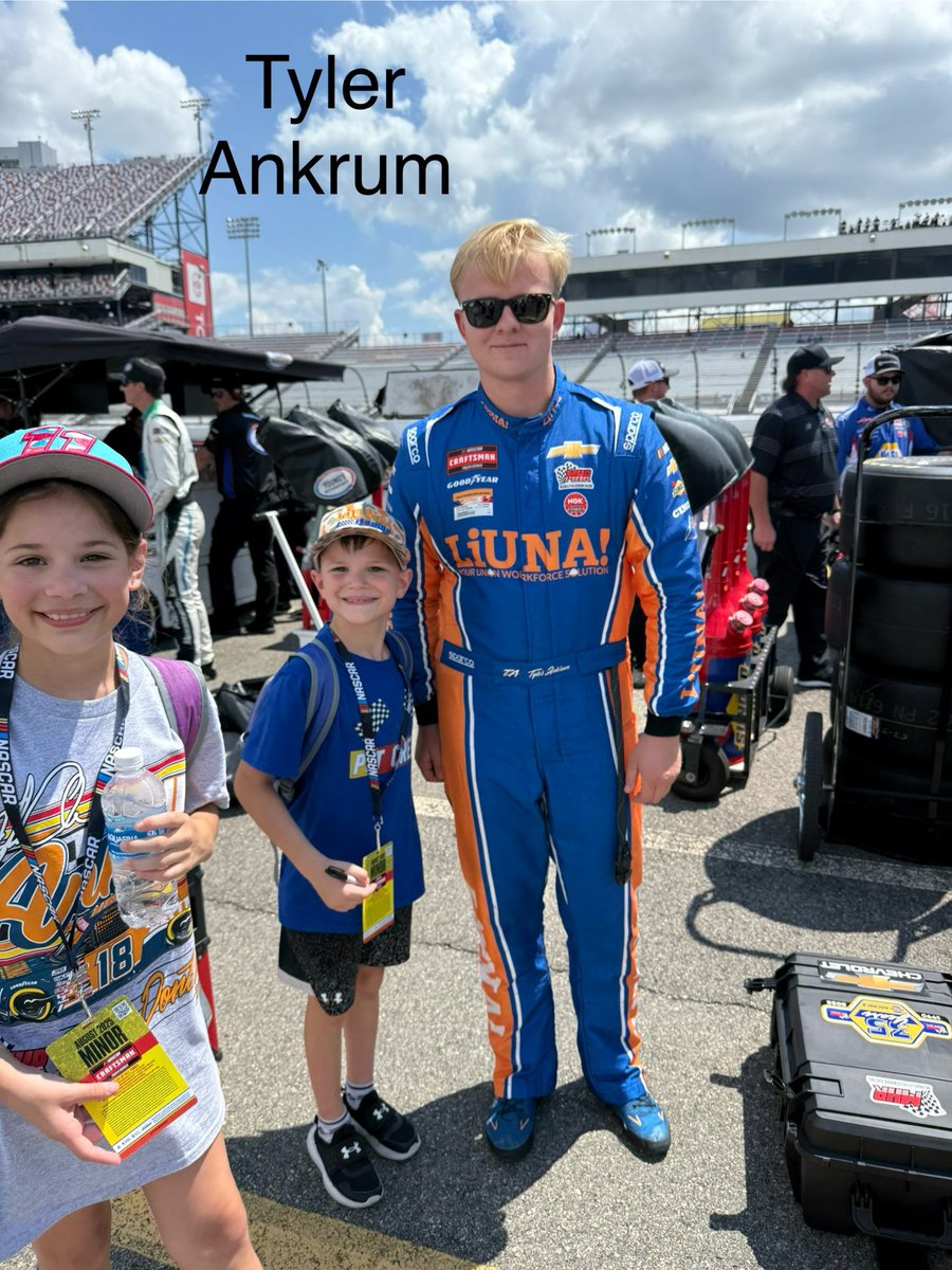 Sarah Weeks tweet media