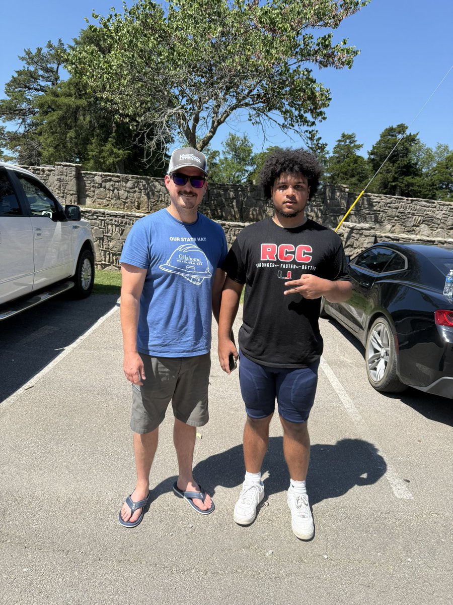 CoachDominic77's tweet photo. @DJstrother35 @DreamU_IndyFB #267 #proudad https://t.co/ZcgwsfTCFm