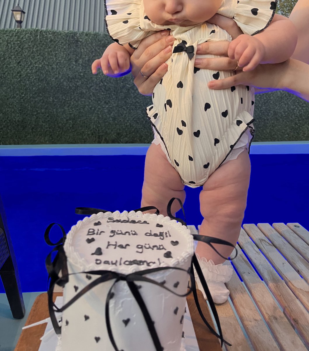 gunayirem's tweet photo. En güzel hediyemizle doğum günümüz 🎂🥰
@grikapsonlucock https://t.co/jslLEjU1Yv