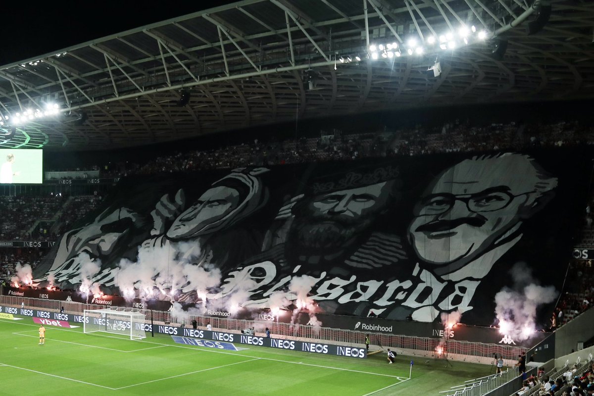 Magnifique banderole de la tribune Populaire Sud qui met à l’honneur les grandes figures de Nice et notamment Jacques Médecin pour ce premier match de la saison !

Comme chaque saison, nous les retrouverons à tout instant derrière nos Aiglons.🔥

Merci à eux pour leur fidélité et