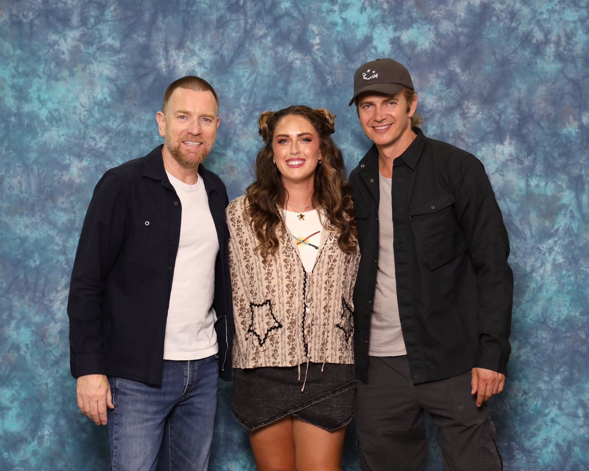 Never recovering from this 💫 #HaydenChristensen #ewanmcgregor #FANEXPOChicago2025 <a href="/fanexpochicago/">FAN EXPO Chicago</a>
