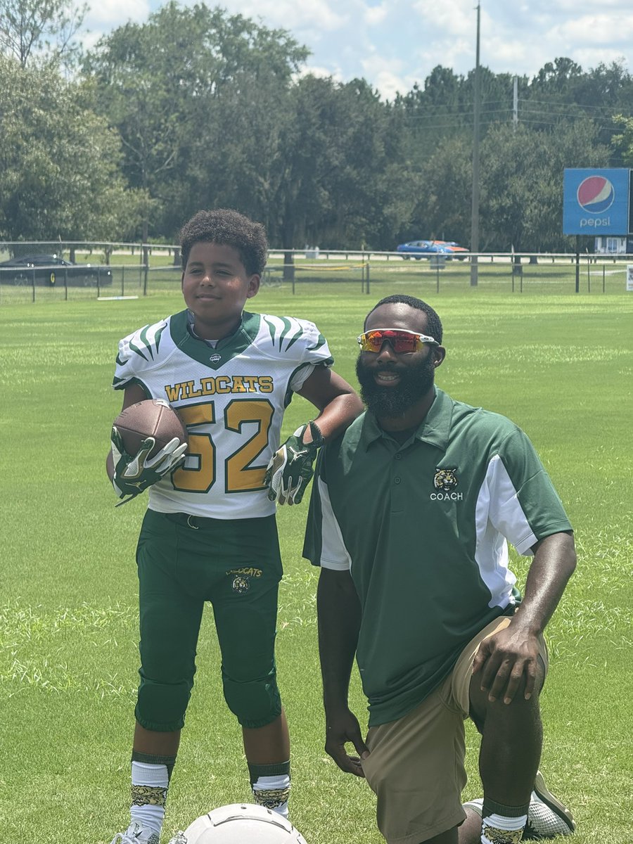 Chris Rainey (@craineyspeed) on Twitter photo He’s not just following my footsteps — he’s determined to outdo them. 🐊 Future Gator in the making. <a href="/GatorsFB/">Florida Gators Football</a> <a href="/FloridaGators/">Florida Gators</a> #NextLevel #GoGators #linebacker #runningback He’s not just following my footsteps — he’s determined to outdo them. 🐊 Future Gator in the making. <a href="/GatorsFB/">Florida Gators Football</a> <a href="/FloridaGators/">Florida Gators</a> #NextLevel #GoGators #linebacker #runningback