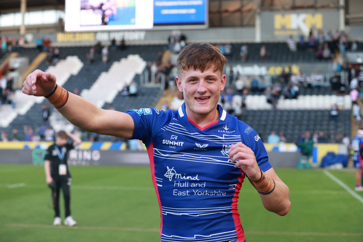 hullfcofficial's tweet photo. Disco dancing Davy 🥳🎉

⚫️⚪️ #COYH | @ecostrad https://t.co/m341r5UwMm